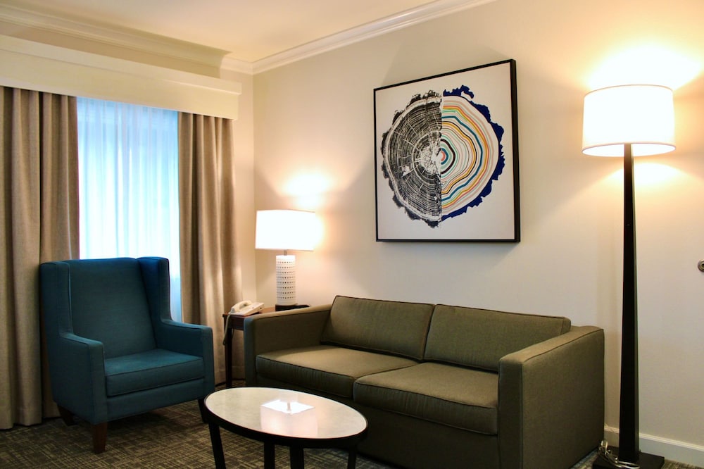 Suite, 2 Bedrooms - Photo 1