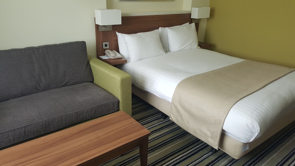 Standard Room, 1 Queen Bed with Sofa bed - Photo 3