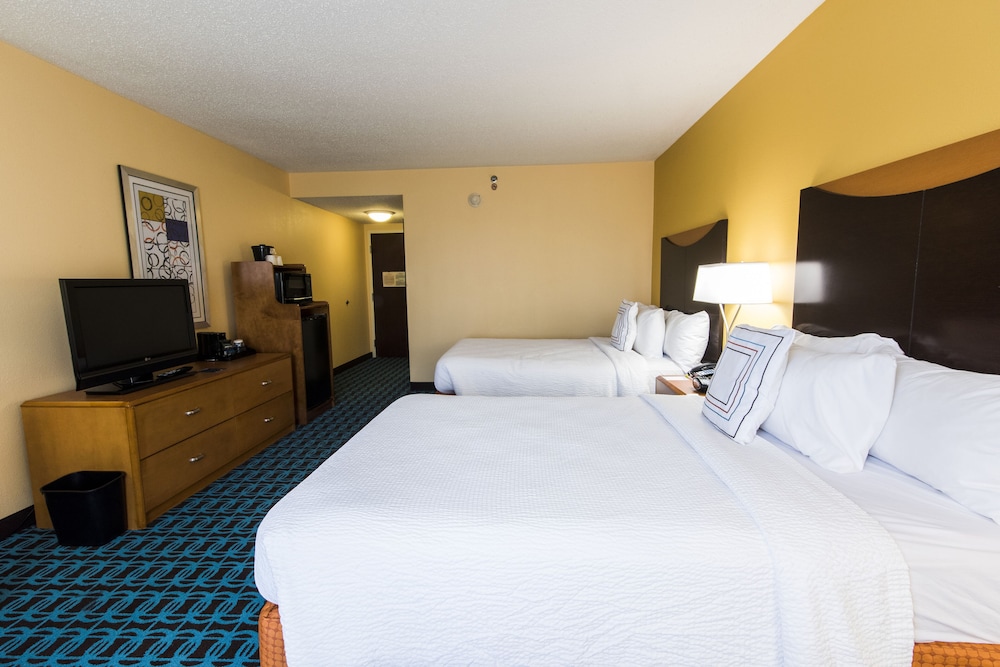 Room, 2 Queen Beds - Photo 2