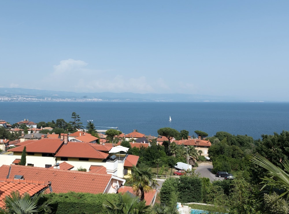 Apartment (One Bedroom Apartment with Terrace an)