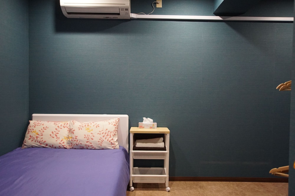 Single Room, Shared Bathroom photo 3