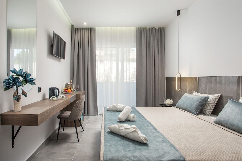 Classic Double or Twin Room, Balcony, Garden View