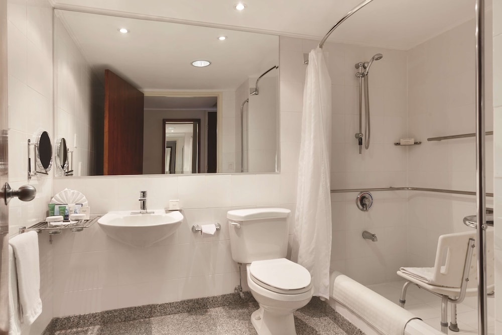 Deluxe Room, 1 King Bed, Accessible photo 1