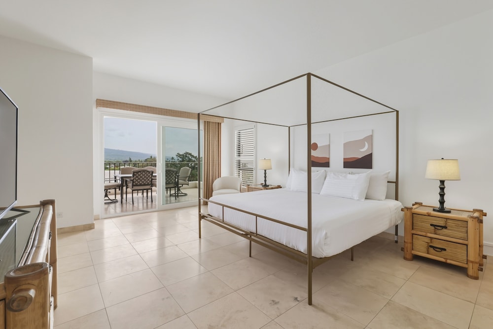 Room, 2 Bedrooms, 2 Bathrooms, Ocean View (Unit 706) photo 1