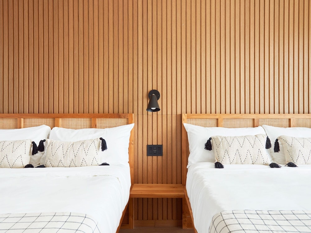 Deluxe Room, 2 Queen Beds, Bay View photo 1