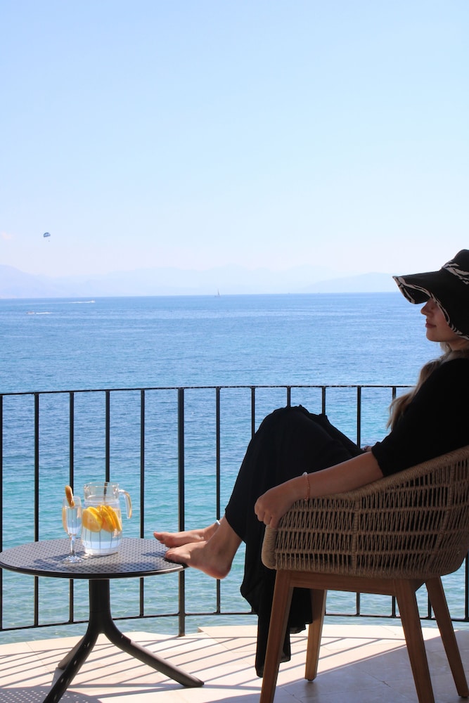 Double Room, Balcony, Sea View - Photo 2