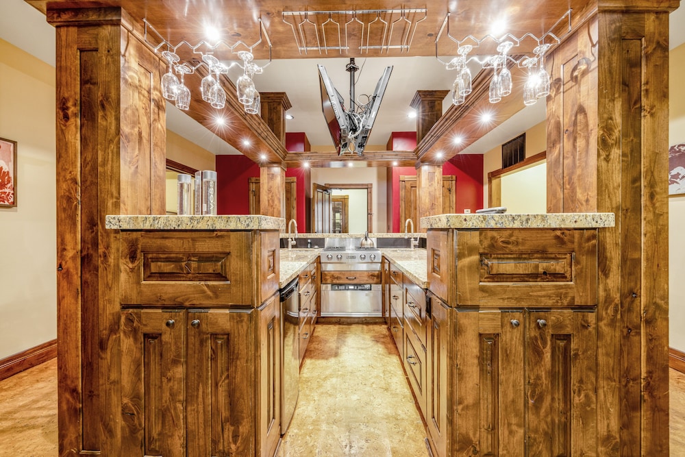 1 Bedroom Hospitality Suite - Photo 7
