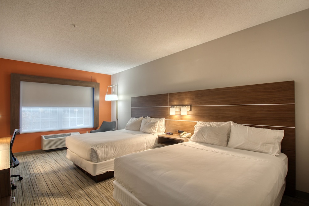 Standard Room, 2 Queen Beds - Photo 1