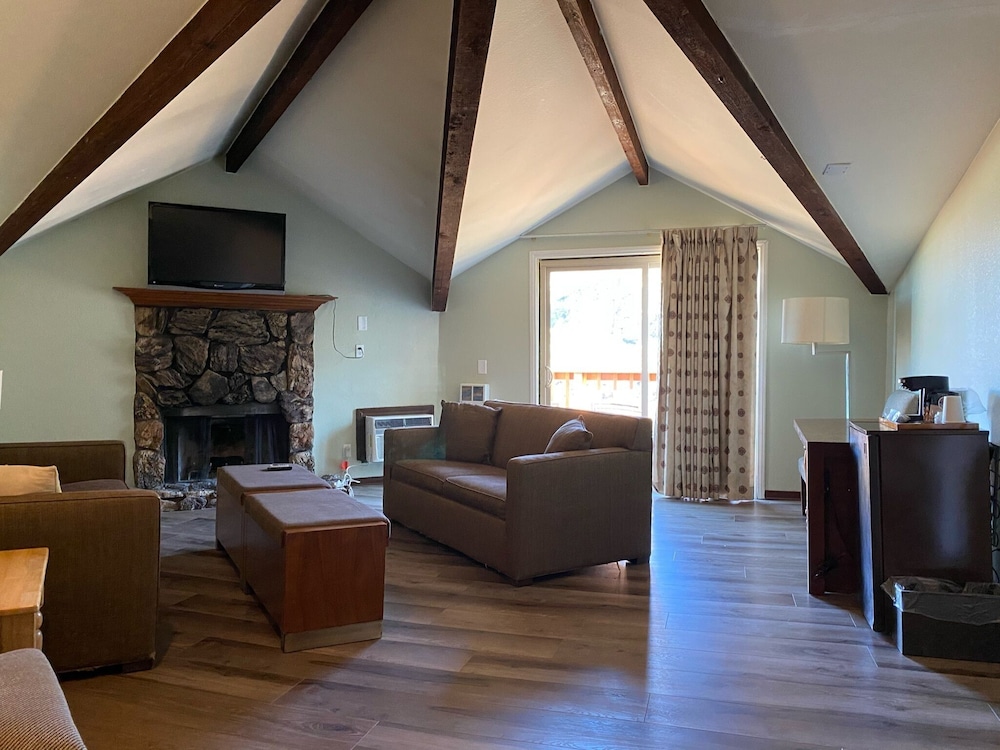 King Suite - Photo 6