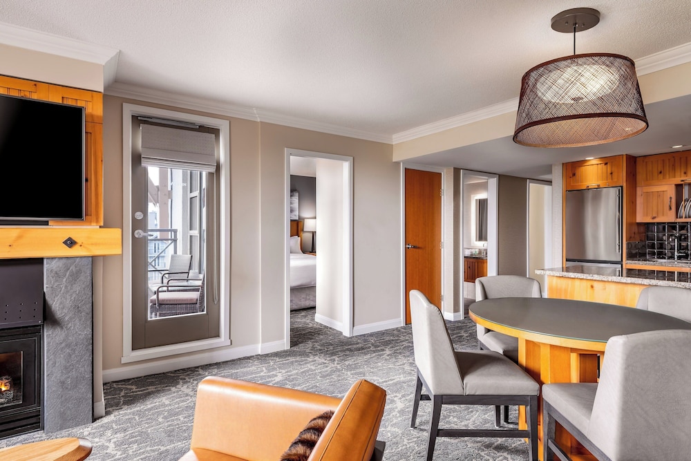 Suite, 2 Bedrooms, Balcony - Photo 1