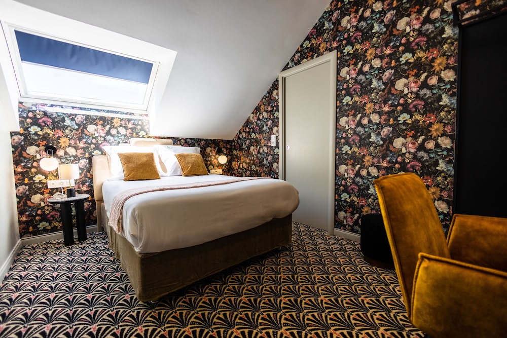 Standard Double Room - Photo 8