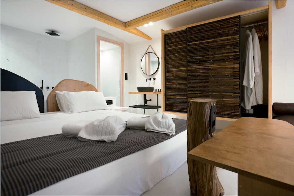Executive Junior Suite with Landscape View - Photo 1