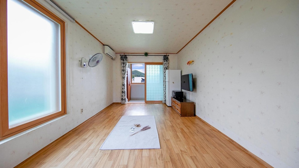 Basic Room, 1 Bedroom (201) photo 3