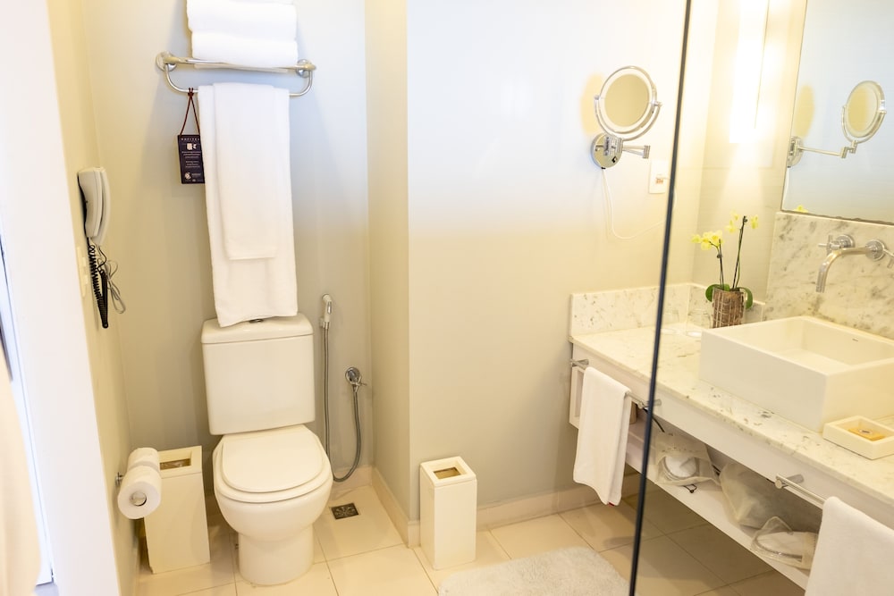Luxury Suite, 1 King Bed, Balcony, Sea View (Bathtub, free Wifi) photo 3