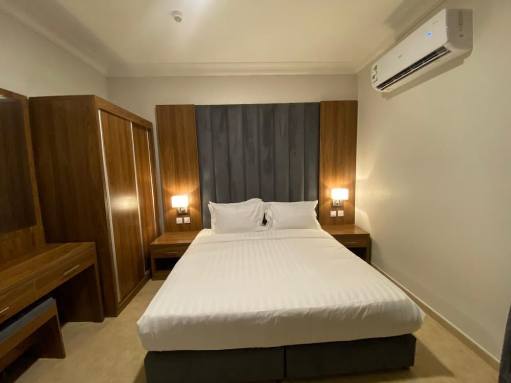 Deluxe Studio Suite, City View