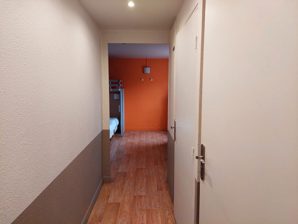 Standard Room, Multiple Beds - Photo 3