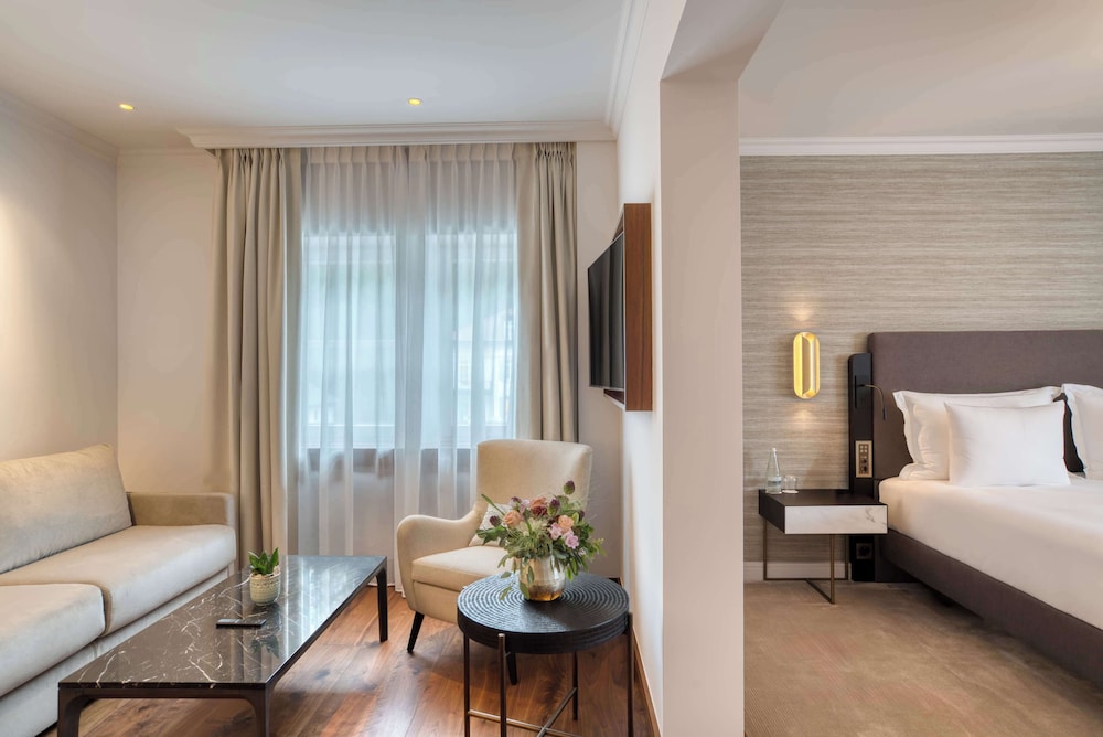 Signature Room, 1 King Bed (Signature Double Room)