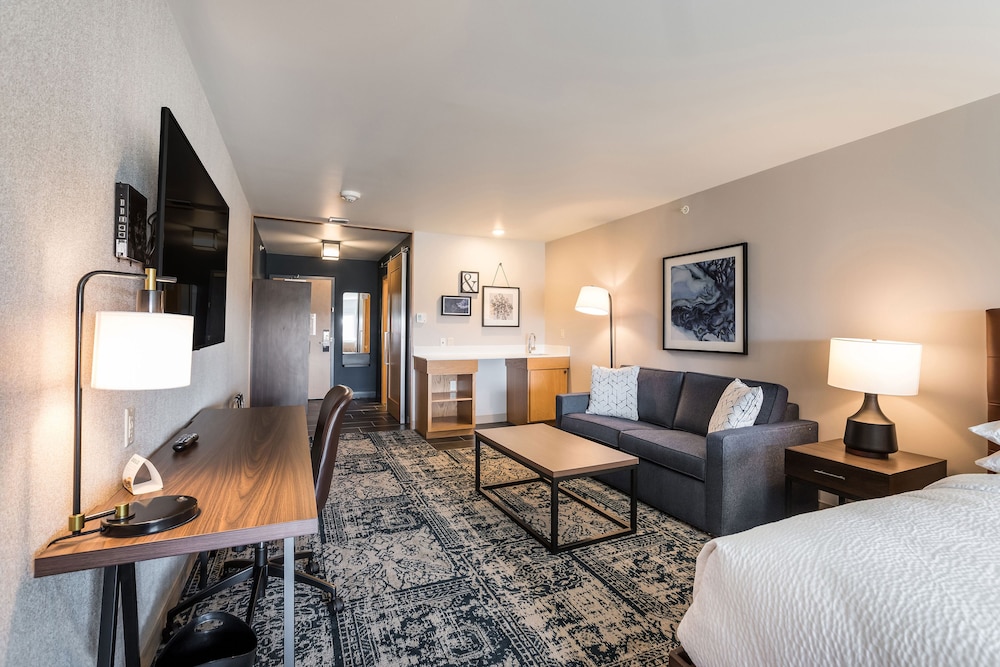 Suite, Multiple Beds, City View photo 3