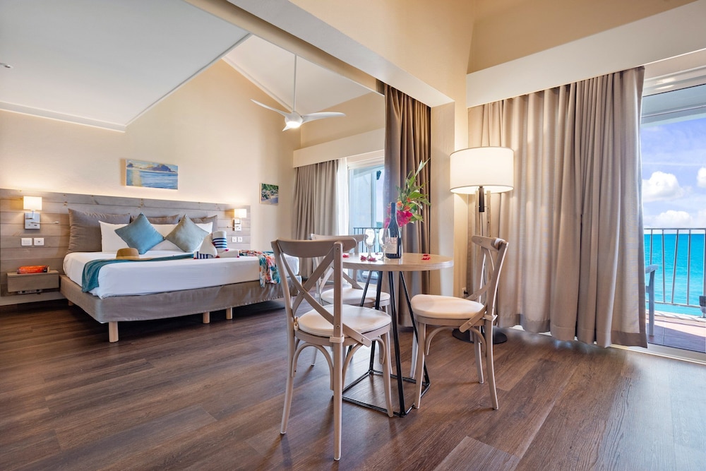 Standard Oceanfront, 1 Bedroom with Loft photo 3