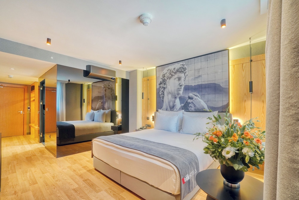 Deluxe Double or Twin Room - Photo 15