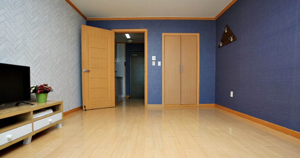 Family Room photo 3