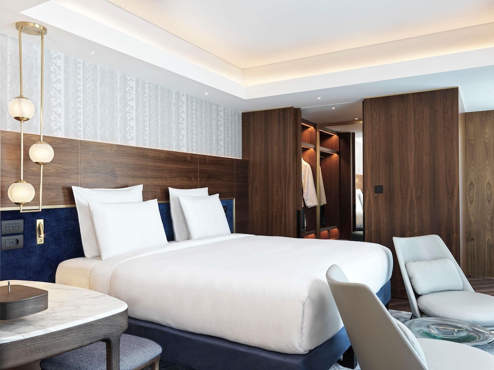 Presidential Suite, 1 King Bed thumbnail 5