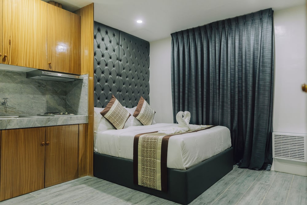 Deluxe Double Room, 1 Queen Bed, Non Smoking, Private Bathroom
