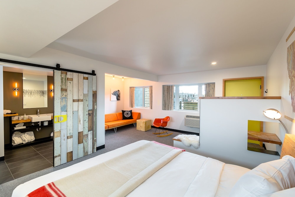 Deluxe Room, 1 King Bed (Grand Avenue King)