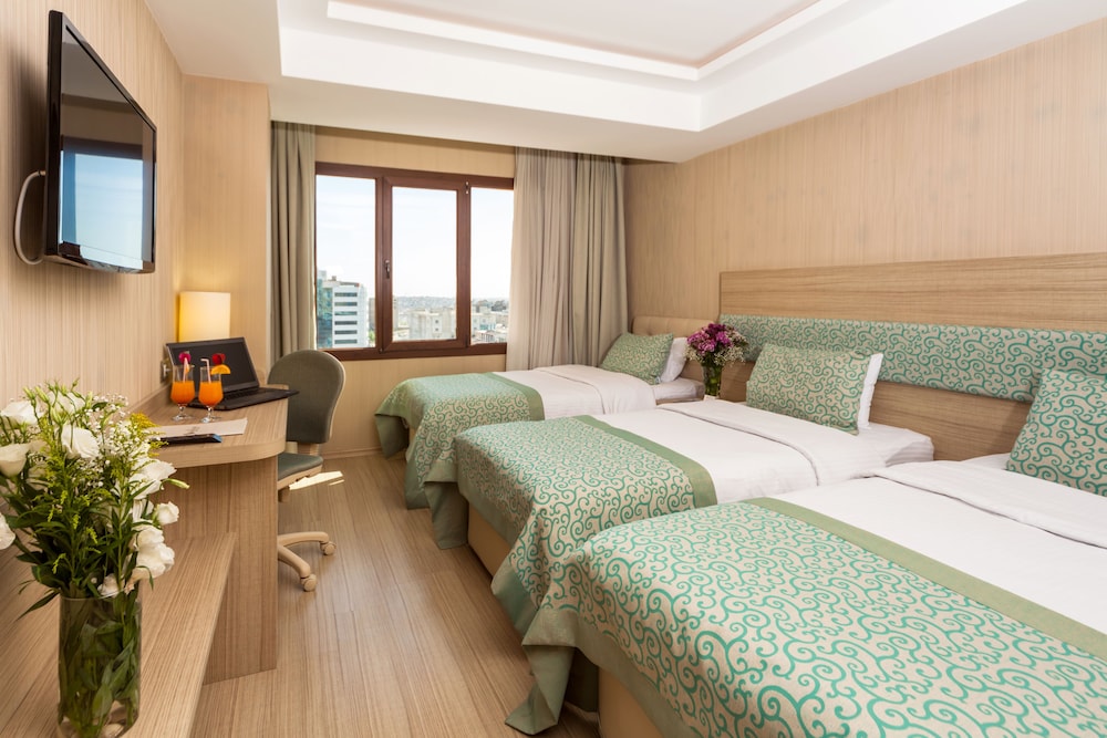 Deluxe Triple Room photo 1