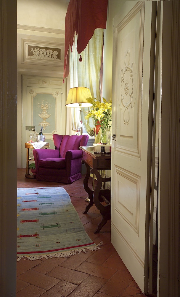 Suite - Photo 2