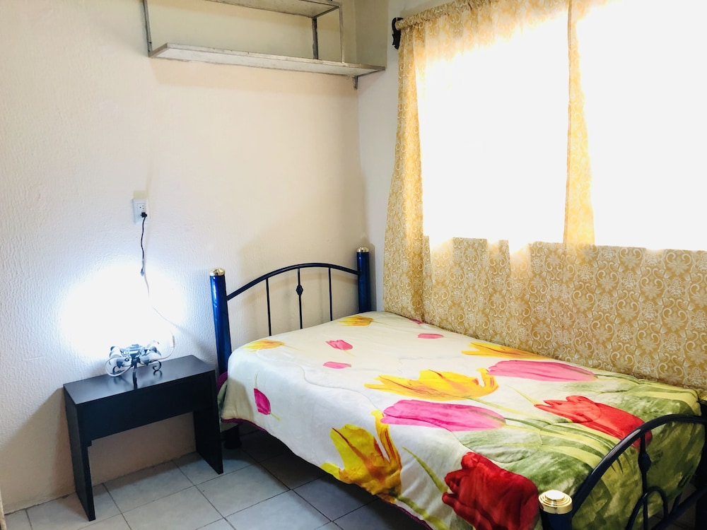 Economy Single Room, Shared Bathroom photo 1