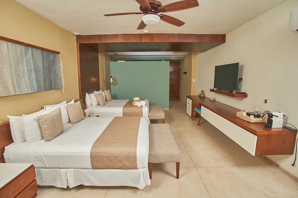 Junior Double Room, Balcony, Garden View
