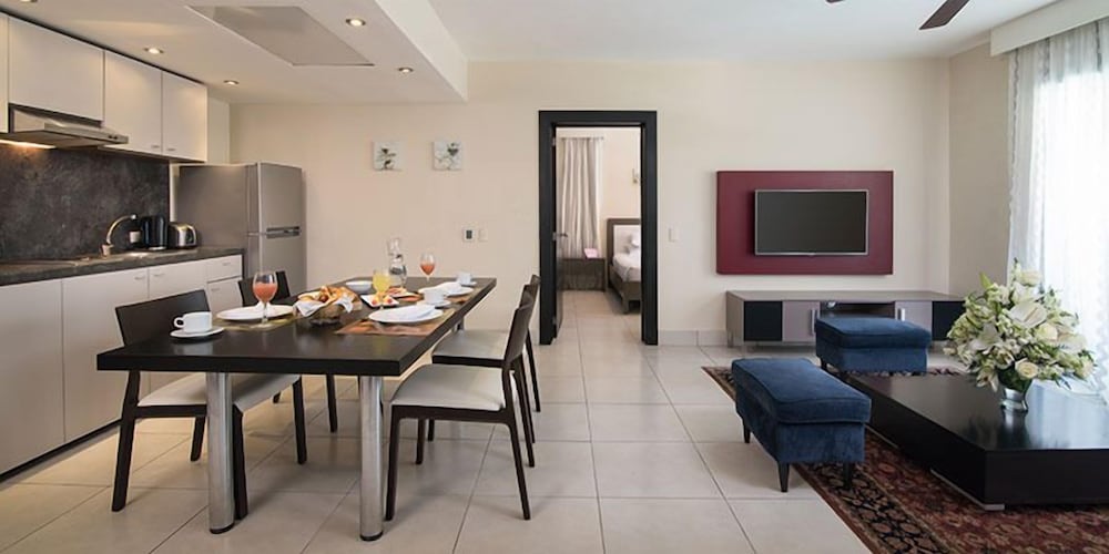 Deluxe Suite, 1 Bedroom, Kitchen photo 3