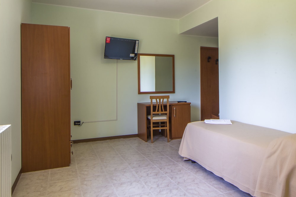 Classic Triple Room photo 2