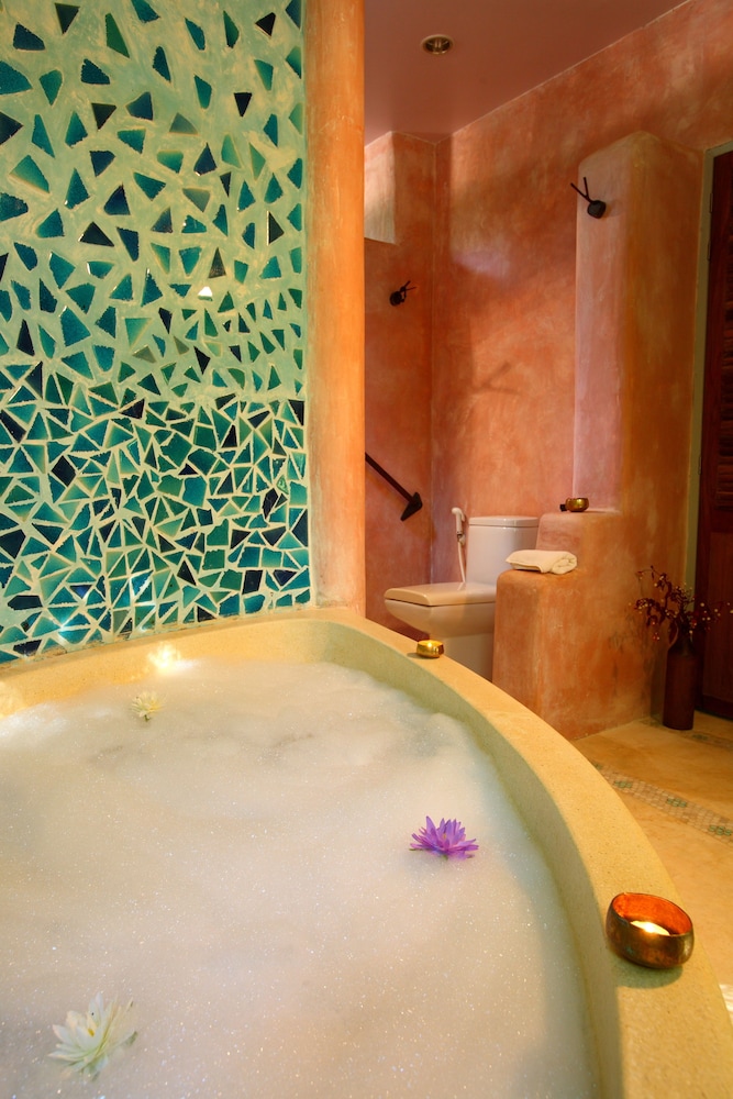 Beach Front Suite - Photo 13
