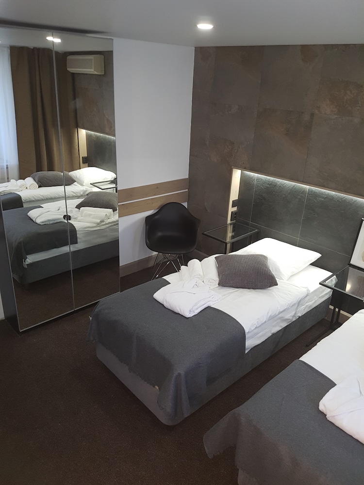 Standard Double or Twin Room photo 3