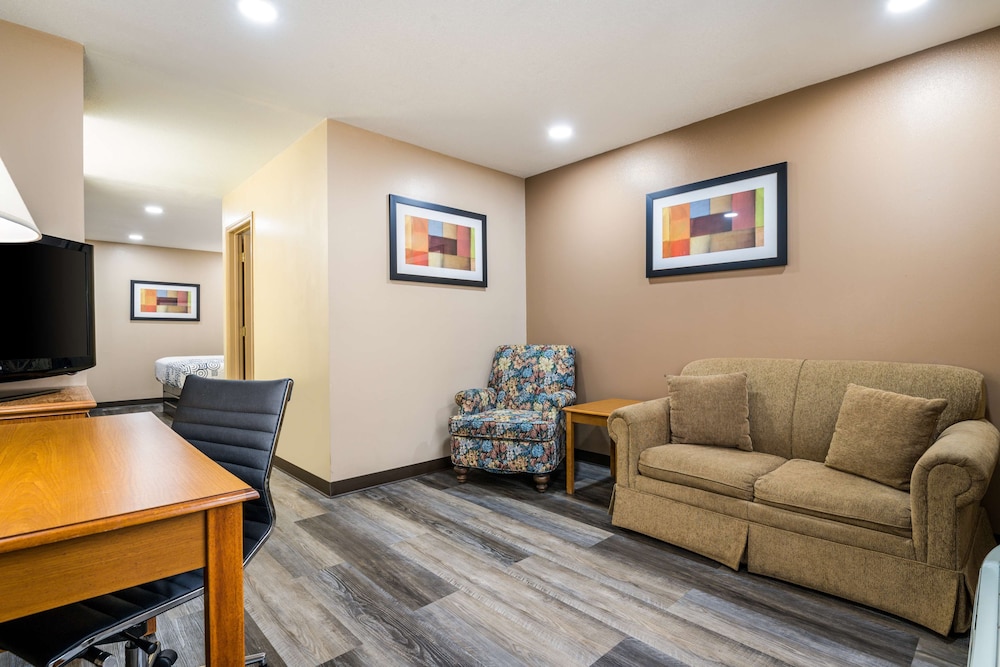 Suite, 1 King Bed, Non Smoking, Refrigerator & Microwave (Dining Table)