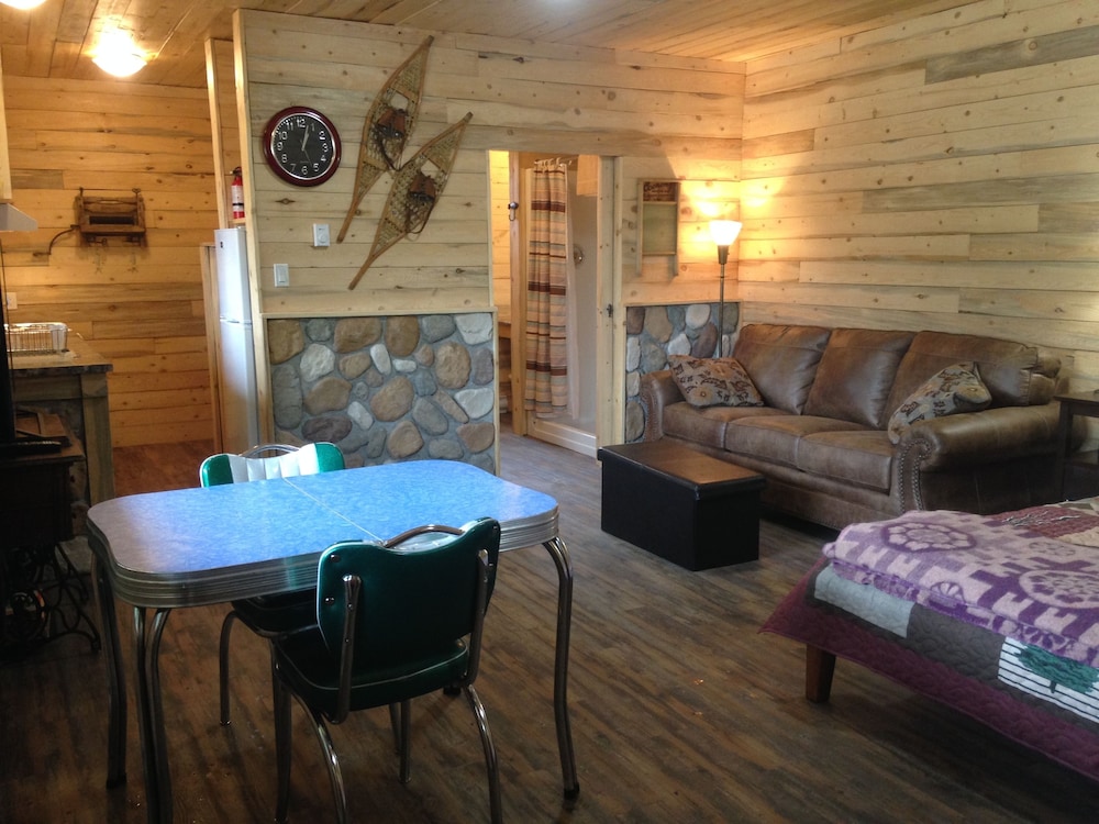 Executive Cabin, 1 King Bed, Kitchen, Mountain View (No pets) photo 1