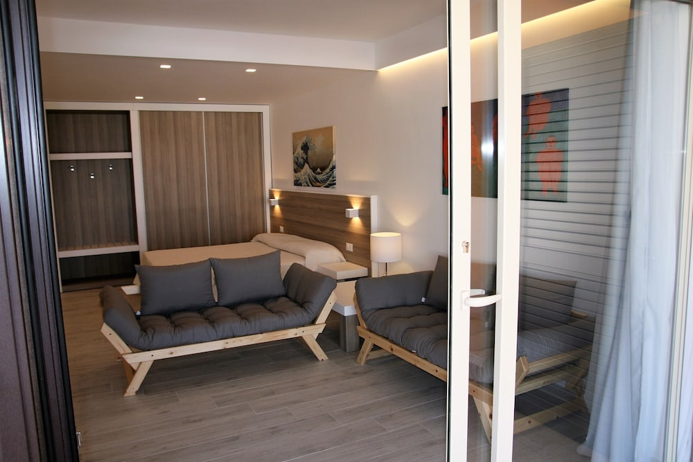 Junior Studio Suite, Pool View