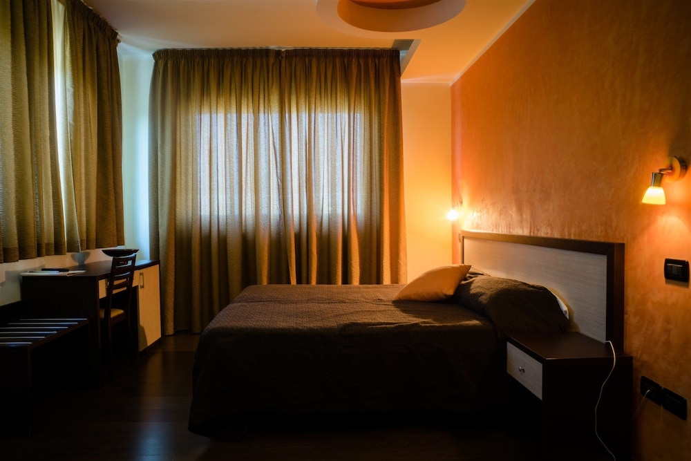 Double Room, 1 Queen Bed photo 2