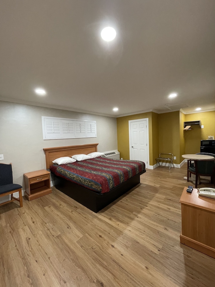 Deluxe Room, 1 Queen Bed