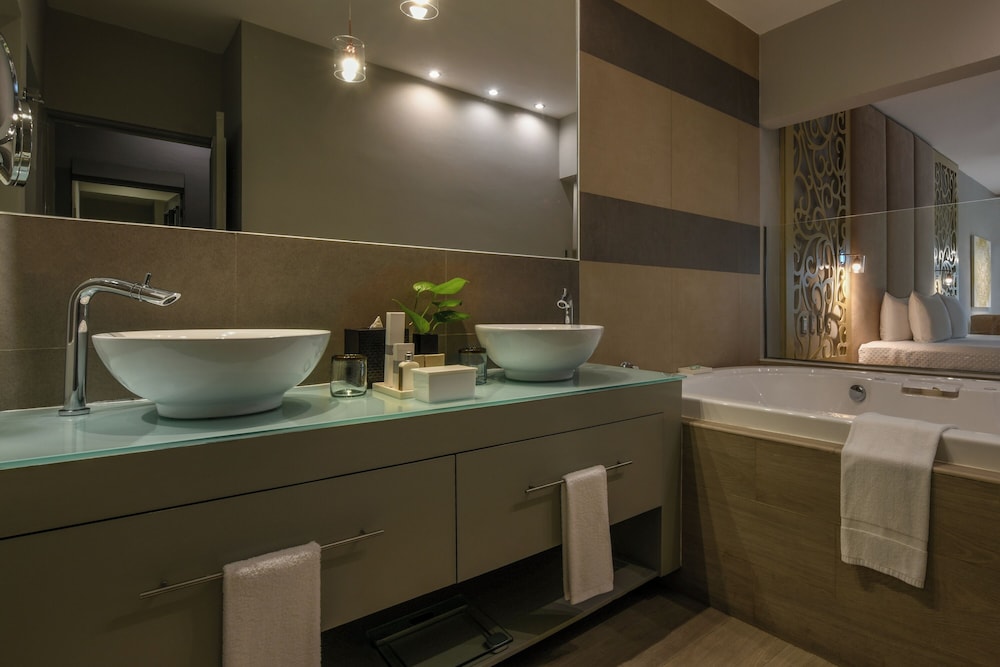 PREMIER SWIM UP JUNIOR SUITE - Photo 3