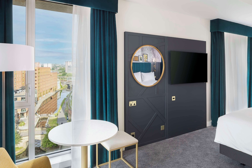 Junior Suite, 1 King Bed photo 3