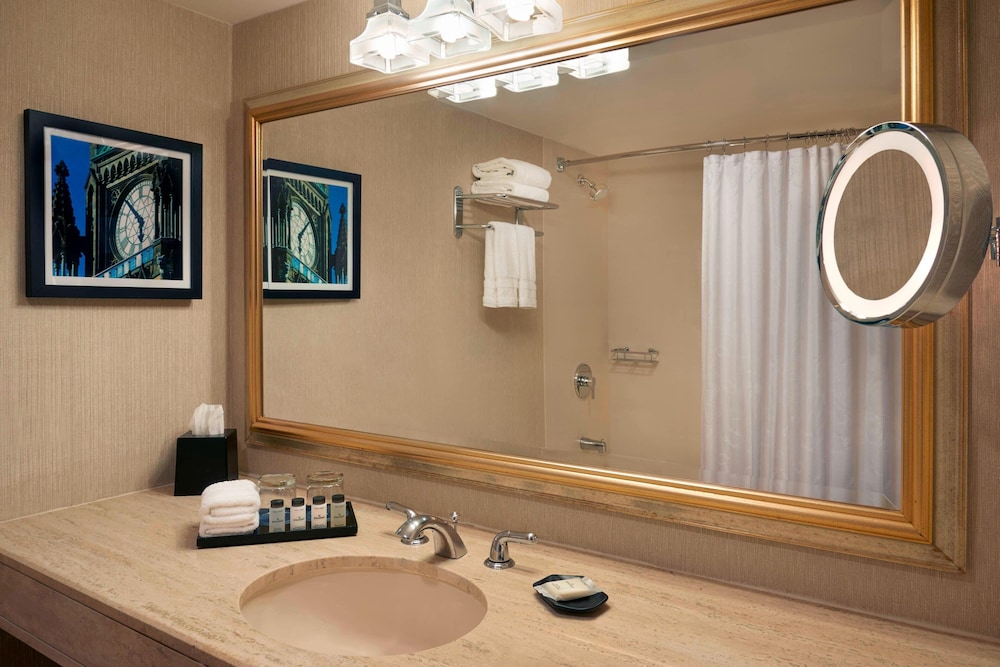 Executive Room, 2 Double Beds, Executive Level thumbnail 5