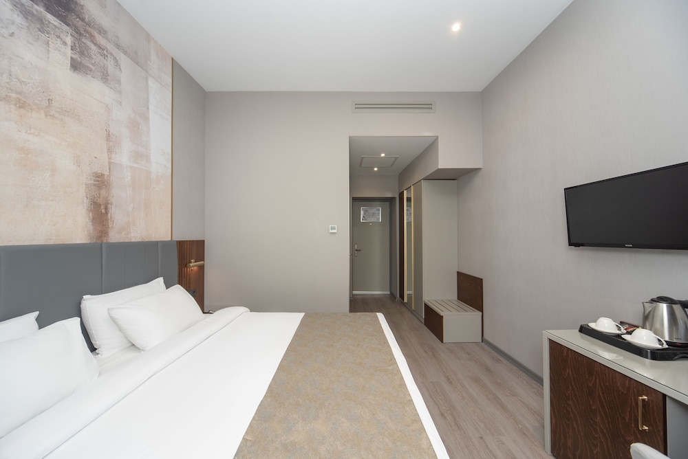 Standard Room, 1 King Bed, Non Smoking (Chamber) photo 3