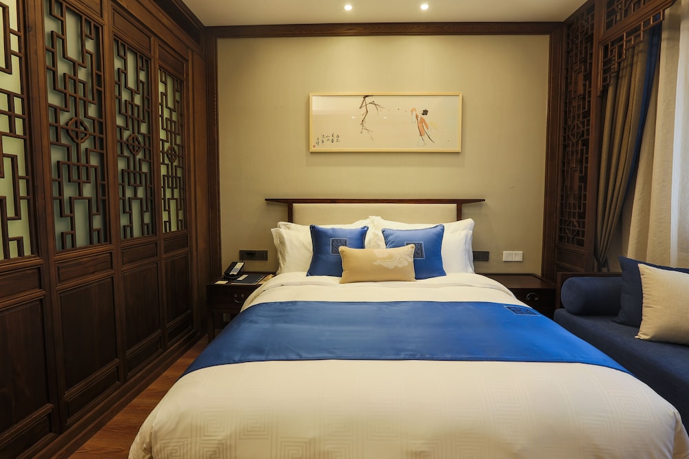 Elegant Double Room photo 1