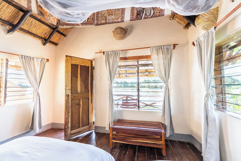 Comfort Chalet, 2 Twin Beds, Private Bathroom, Garden Area photo 1