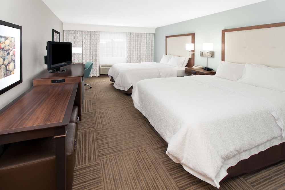 Room, 2 Queen Beds, Non Smoking, Refrigerator - Photo 1