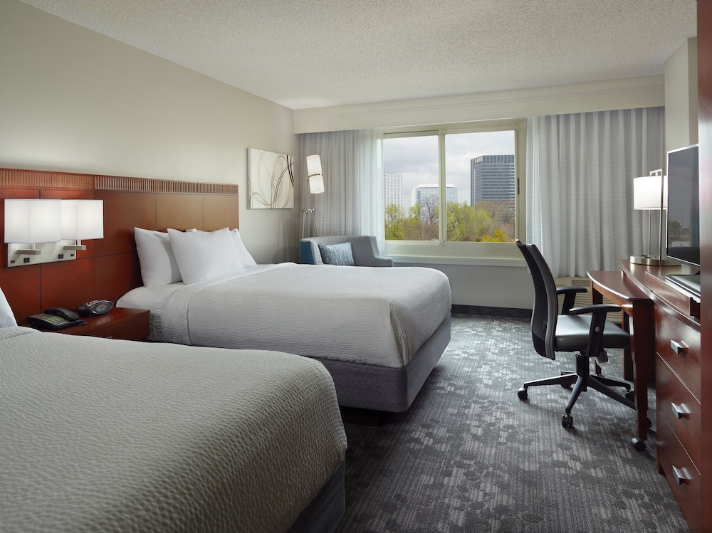 Room, 2 Queen Beds, Accessible (Hearing Tub) - Photo 2