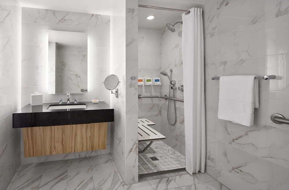 District 3, Studio Suite, 2 Queens, Mobility Roll-In, Non-Smoking